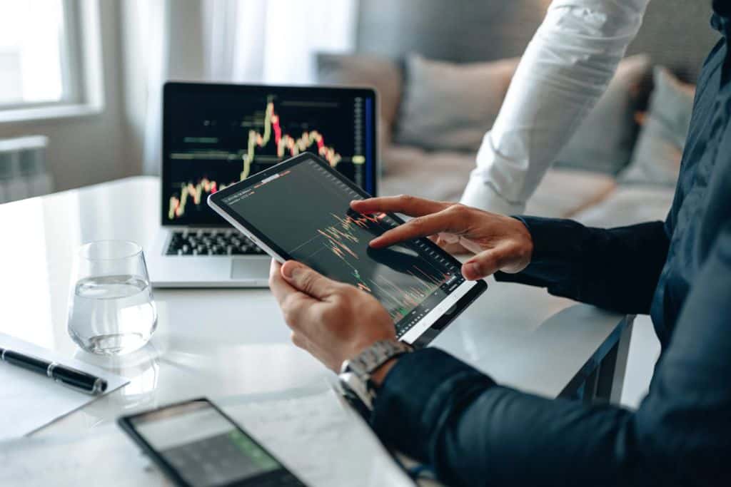 Alt Tags: Monitoring the stock market to trade journal - TradeZella